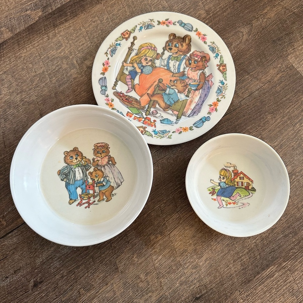 Vintage Oneida Goldilocks and the three bears kids dishes set